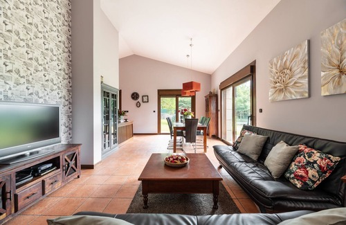 Ames House | Large holiday home with private pool