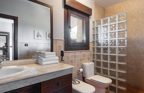 Ames House | Large holiday home with private pool