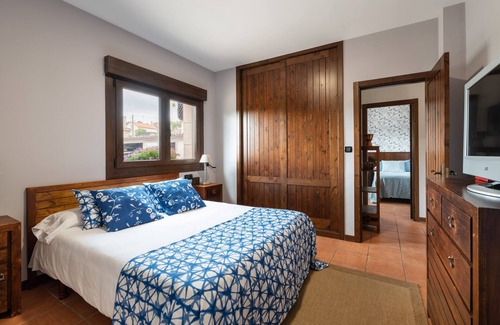 Ames House | Large holiday home with private pool