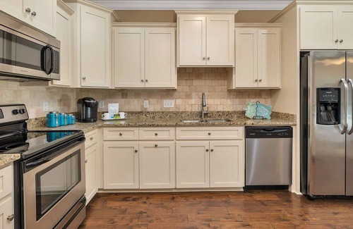 Saint Simons Island House | Large home 1 block from beach and restaurants!