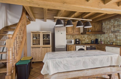 La Chapelle-Aubareil Ski Chalet | Large house for 15 with pool and tennis court
