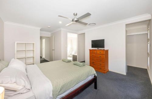 Northgate House | Large house 7 mins from Airport