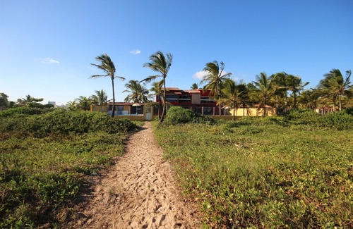 Nova Vicosa House | Large house in front of Sabacui Beach in Nova Viçosa