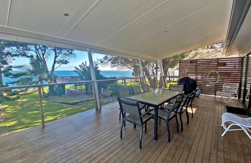Amity Point House | Large House in Stunning Waterfront Position
