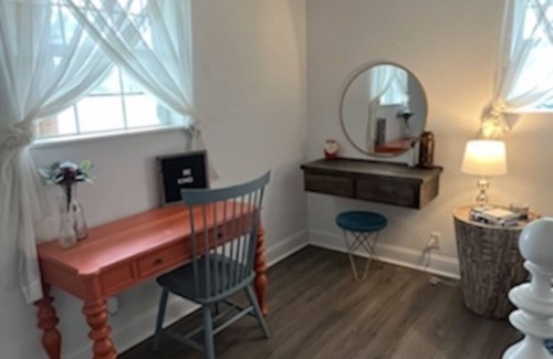 Franklin House | Large House minutes from the Ranch!