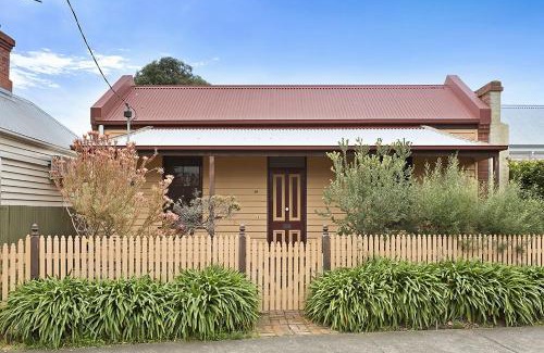 Queenscliff House | Large House on Wharf Street