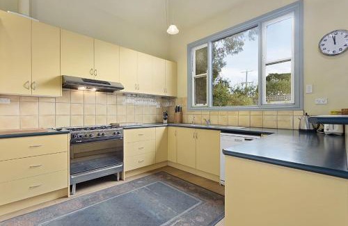 Queenscliff House | Large House on Wharf Street