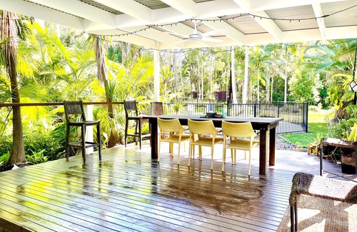 Doonan House | Large house with function room. Plenty of Space, only 10 minutes to Hastings St