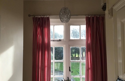 Wadhurst Cottage | Large house with tennis court in Wadhurst. Sleeps up to 10. Near to Bewl Water.