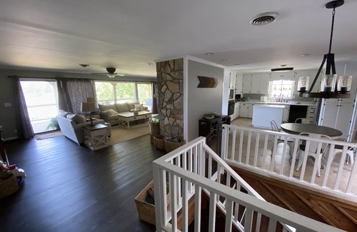 Milledgeville House | Large Lake Front Home 10 min from Downtown Milledgeville. 5 Bed, 2.5 Bath