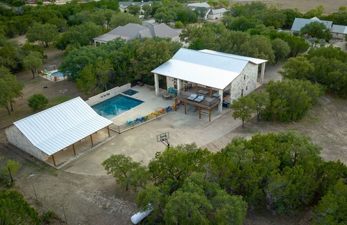 Sabinal House | Large Lodge located in Mountain Valley