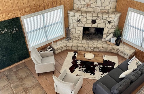 Concan House | Large lot in a quiet neighborhood and minutes from the Frio!