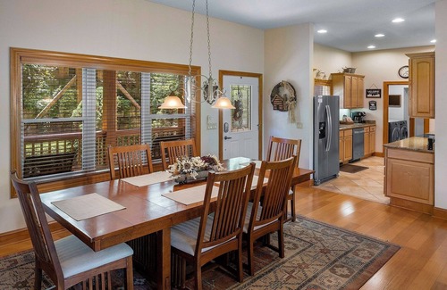 Whittier Condo | Large & Luxurious Condo in Smoky Mountain Country Club with Washer & Dryer!
