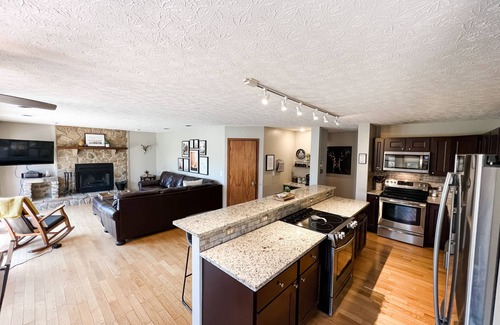 Laurelville House | Large Luxury Estate perfect for any occasion large or small, families.