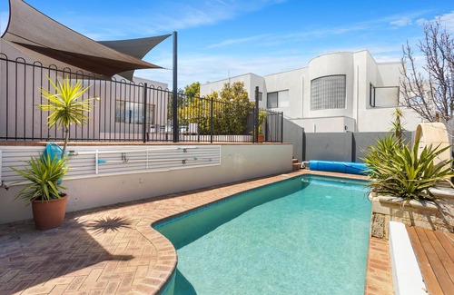 Dianella House | LARGE LUXURY MANSION SLEEPS 15 + POOL