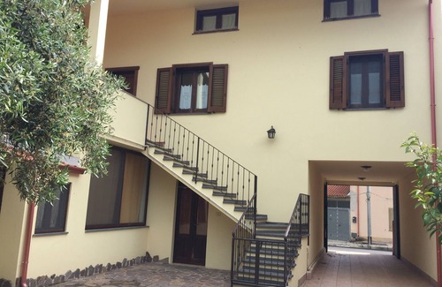 Ollastra House | Large manor house