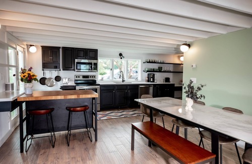 Vergennes House | Large Modern House on Lake Champlain with Private Beach