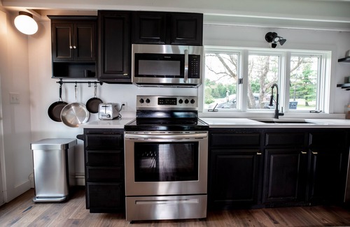Vergennes House | Large Modern House on Lake Champlain with Private Beach
