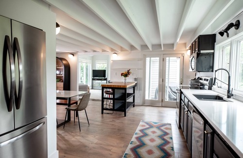 Vergennes House | Large Modern House on Lake Champlain with Private Beach