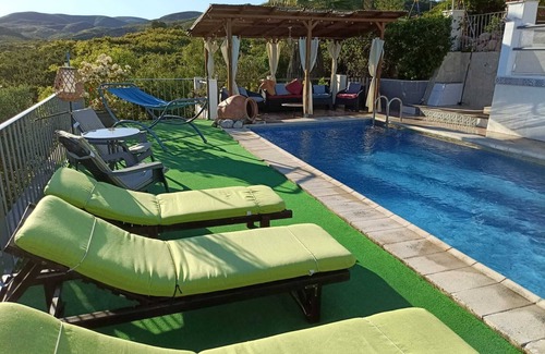 Macastre Villa | Large Modern Villa, Great For All The Family, Private Pool and Lots More