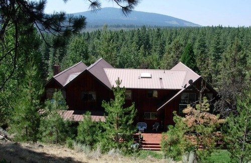 Klamath Falls Cabin | Large Mountain Cabin 63 Acres! - Fireplace/Deck/Pets