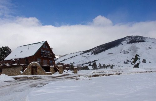 Eagle Nest Cabin | Large Mountain Cabin Near Angel Fire & Red River - 6+ Bedrooms - On 100 Acres