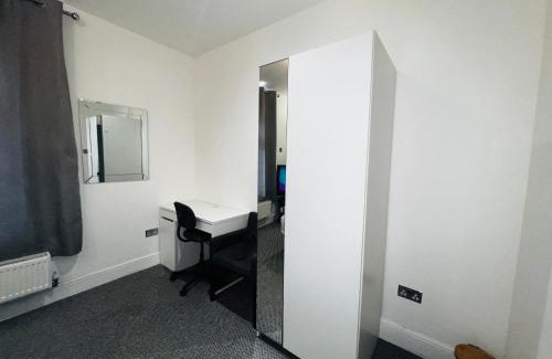 Middlesbrough Apartment | Large 'n' bright House