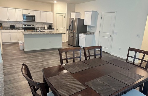 Hutto House | Large New Home 6BR 3 Full Bath Samsung close
