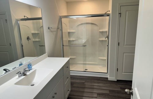 Hutto House | Large New Home 6BR 3 Full Bath Samsung close