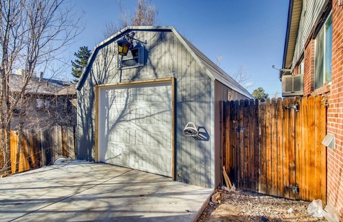 Bel Aire House | Large Newly Renovated 5 bedroom 2 bath Home