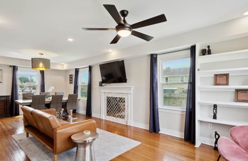 Milneburg House | Large NOLA Home 4 bedroom 3.5 bathroom!!!