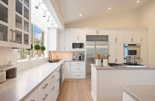 Arlington House | Large Open Home on Golf Course with Chef's Kitchen