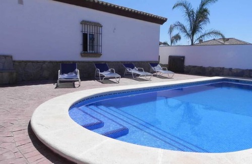 Conil de la Frontera House | Large pool area, 4 bikes, free Wi-Fi, 2 parking spaces - Casa Anita -