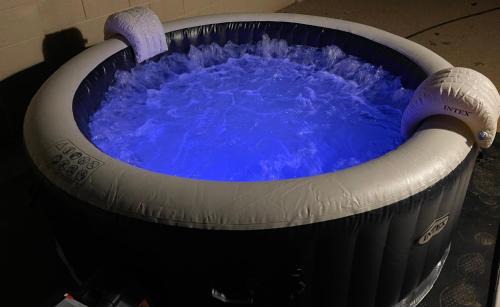 Foxfire House | Large Pool With Diving Board, Remodeled 3bdrm, Near State Farm STDM and More!