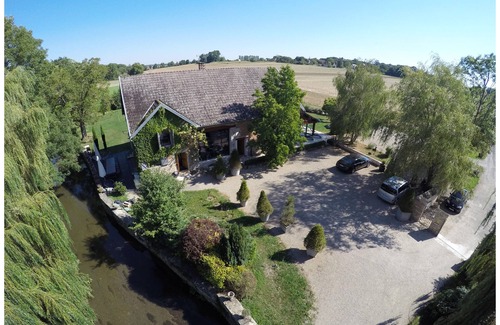 Argilly Cottage | Large property in Burgundy, riverside garden, private indoor pool