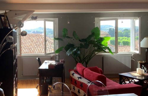 Auch Apartment | Large quiet apartment in the historic center of Auch