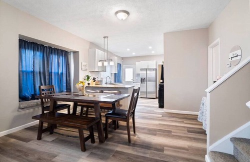 Detroit - Shoreway Apartment | Large Remodeled 4 Bedroom! Only 7 Minutes to Downtown!