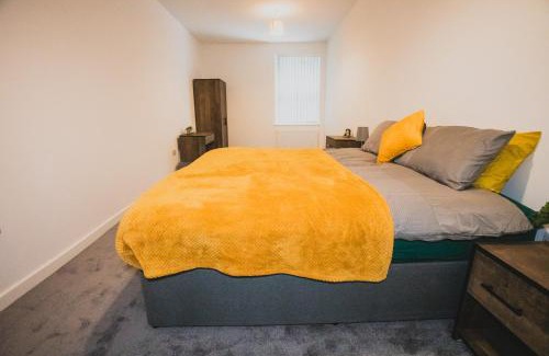 Stoke-on-Trent House | Large Room in Shared House