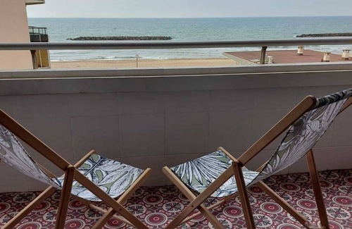 Valras-Plage Apartment | Large seafront duplex with air conditioning
