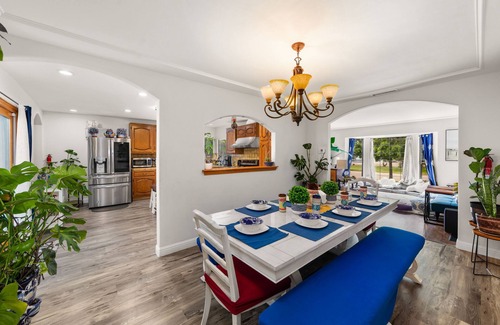 Lincoln Acres House | Large space 4 large groups, families, intimate celebrations, retreats & reunion.