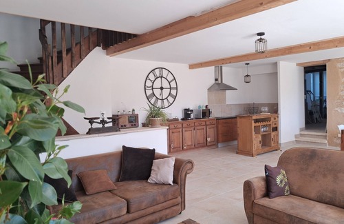 Sarrant House | Large stone gîte for 12 people, swimming pool and boules pitch.