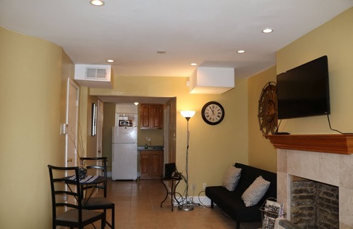 Truxton Circle Apartment | Large studio close to metro in Eckington/Shaw