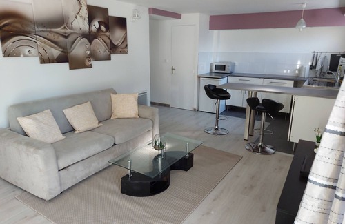 Ecquevilly Apartment | Large Studio of more than 50 m2 rented in full near Paris