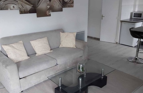 Ecquevilly Apartment | Large Studio of more than 50 m2 rented in full near Paris