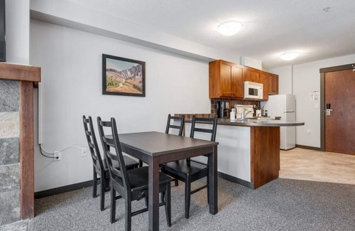 East Kootenay Condo | LARGE Studio | Ski In/Out | Pools & Hot Tubs | Central Upper Village Location