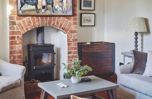 Cheltenham House | Large Stylish Luxury Cotswold Cottage - ideal for families, w/EV charging
