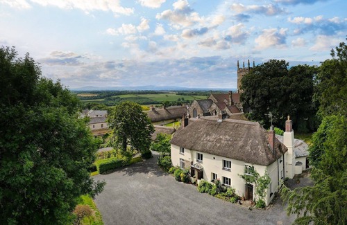 Broadwoodkelly Cottage | Large thatched cottage in Devon