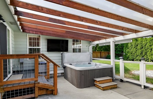 Everson House | Large Traveler friendly 3 bedroom Rambler minutes to amenities!