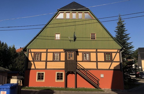 Großhartmannsdorf Apartment | Large vacation apartment in the Erzgebirge with 3 bedrooms and garden area