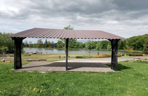 Varnsdorf House | Large vacation home directly on the lake at the foot of the Zittau Mountains